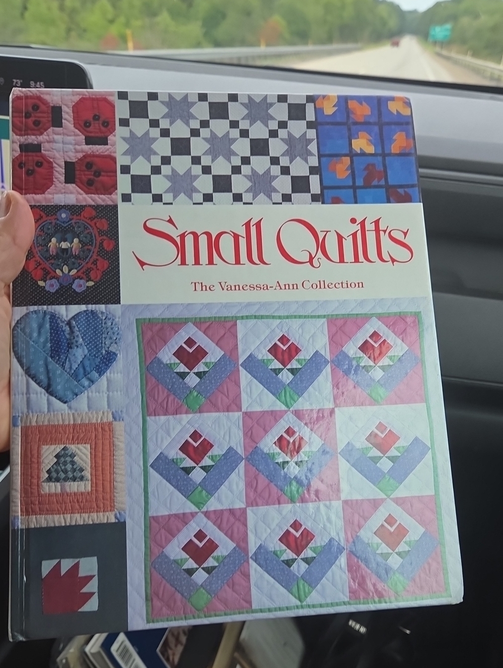 Small Quilts The Vanessa-Ann Collection - Hardcover Quilt Book ☆ Very Good Condi